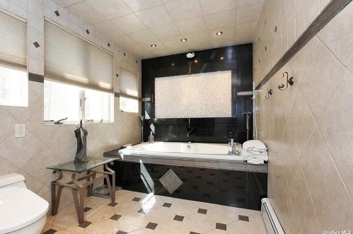 508 Wolf Hill Rd, Huntington Station NY  11746-5725 exterior