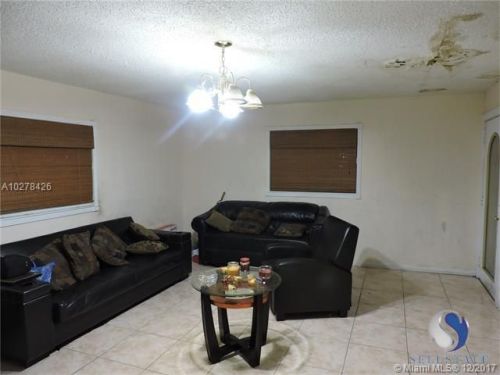 4489 8th Ct, Hialeah, FL 33013-2417