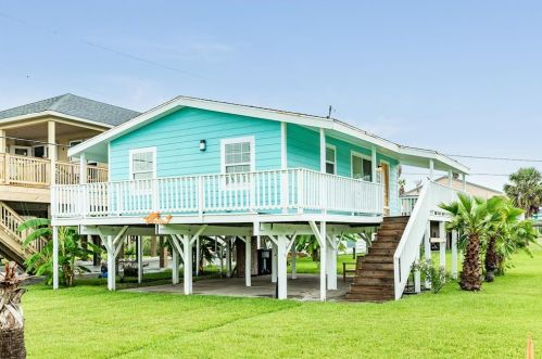 4015 Oleander Dr, Galveston, TX 77554-9774