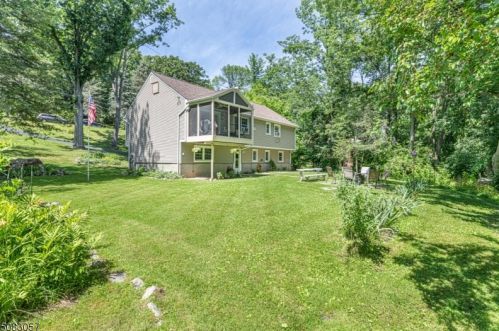 19 Dorchester Dr, Wantage, NJ 07461-4918