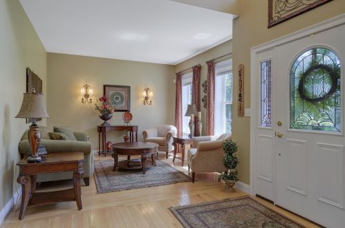 67 Bridge St, Salem, NH 03079-3220
