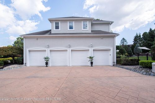 24 Dora Ln, Holmdel Village NJ  07733-1671 exterior