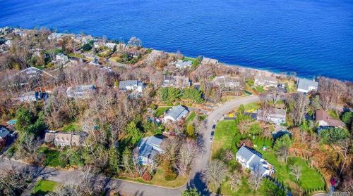 2 Bluffview Ct, Miller Place, NY 11764-1601
