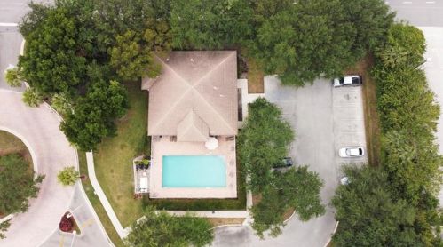 6393 Bella Cir, Boynton Beach FL  33437-5559 exterior