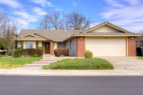 2113 Southgate Ct, Riverbank, CA 95367-9637