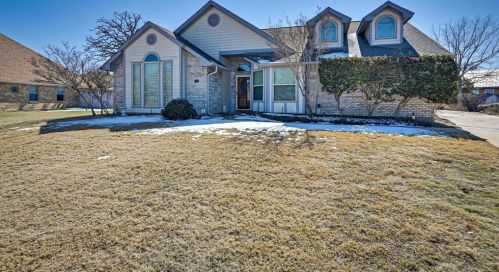 308 Hilltop Dr, Kennedale, TX