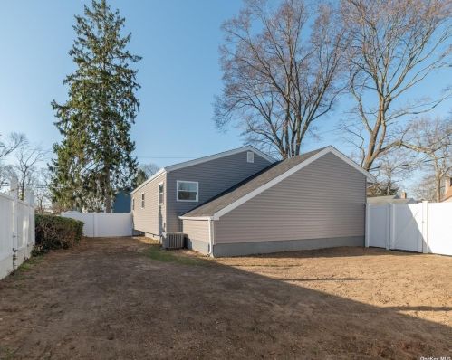 77 Andrews Ave, Wheatley Heights NY  11798-1833 exterior