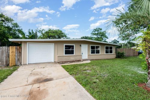 3654 Sunny Dr, Mims, FL 32754-2908