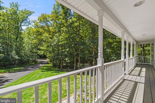 8819 Clinton Dr, Nokesville VA  20181-3205 exterior