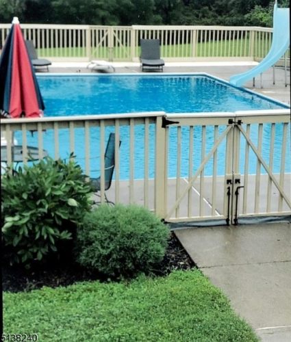 434 Buckhorn Dr, Belvidere NJ  07823-2707 exterior