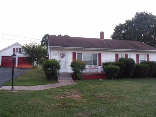 3596 Grit Rd, Hurt, VA 24563-3158