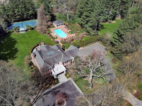 22 Grace Dr, Westbury, NY 11568-1221