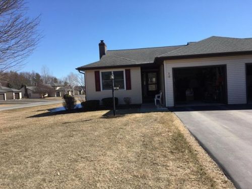 2 Dorlon Dr, Glens Falls, NY 12804-1490