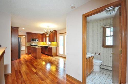 156 Carriage Way, Windsor CT 06095-2008 exterior