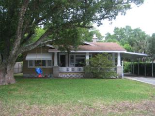 16 Radio Ct, Eustis, FL 32726-4353