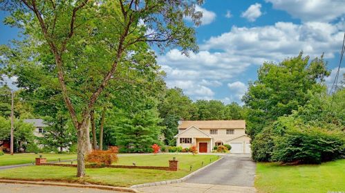 23 Wintergreen Dr, Huntington Station, NY 11747-1812