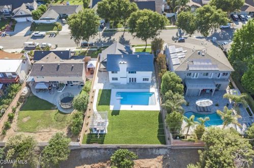 5226 Edgeware Dr, Calabasas CA  91301-2319 exterior