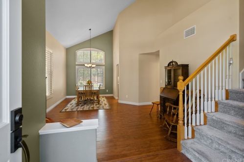 27554 Courtview Dr, Santa Clarita, CA 91354-1600