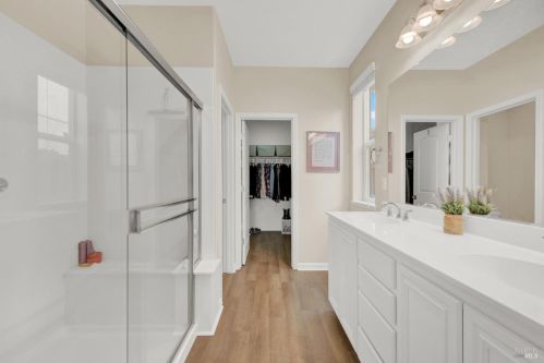 8001 Finchley Ct, Vacaville CA  95687-8253 exterior