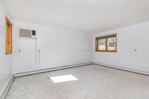 33 Gail Ln, Poughquag NY  12570-5034 exterior