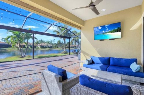 9366 Isla Bella Cir, Bonita Springs FL 34135-7274 exterior