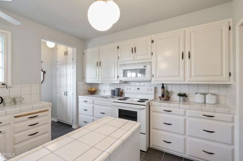 1637 Vly Vw Rd, Glendale CA  91202-1330 exterior