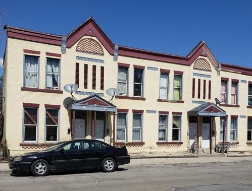 1000 Pierce St, Milwaukee, WI 53204-1327