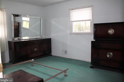 7 Dogwood Dr, Trenton NJ  08648-3205 exterior