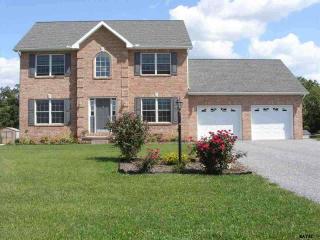 72 Country Dr, Gettysburg, PA 17325-7774