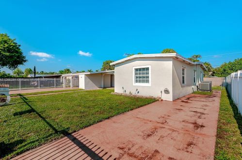 971 64th St, Hialeah FL  33012-6414 exterior