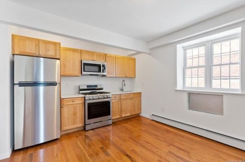 557 Logan Ave, Bronx NY  10465-2509 exterior