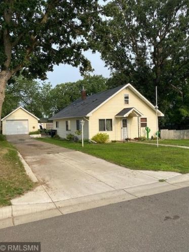 304 8th St, Little Falls, MN 56345-2835