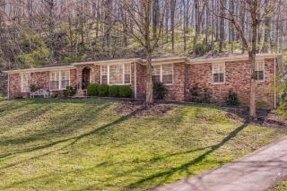 215 Rolling Fork Ct, Nashville, TN 37205-3912