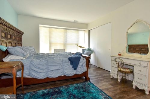 7604 Lakeside Village Dr, Falls Church VA  exterior