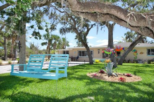 206 Connecticut St, Fort Myers Beach, FL 33931-3704