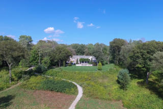 115 Hunting Ln, Sherborn, MA 01770-1306