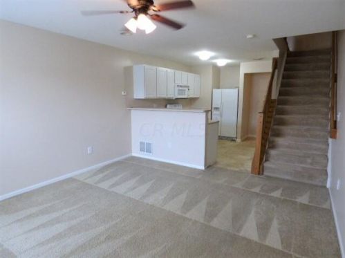 216 Oxford Oak Dr, Blacklick, OH 43004-8457