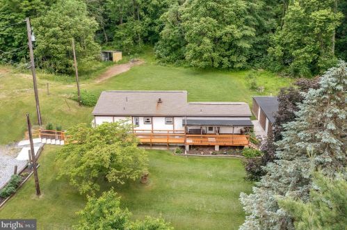 212 Stonehouse Rd, Carlisle PA  17015-9429 exterior