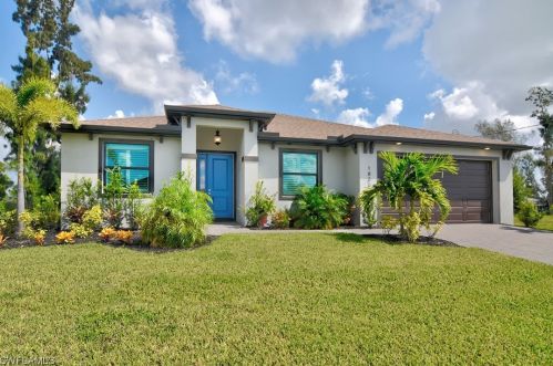 1833 2nd St, Cape Coral, FL 33909-2766