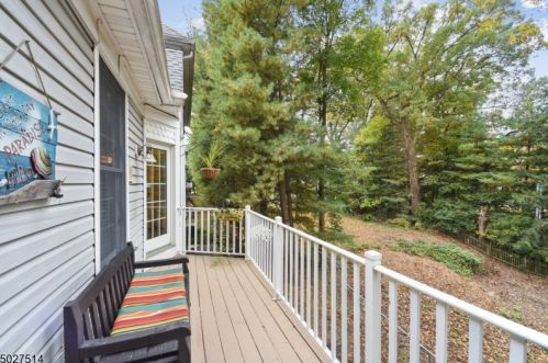 27 Twombly Ct, Morristown NJ  07960-5503 exterior