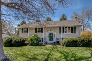 8 Westbrook Cir, Shrewsbury, PA 17361-1830