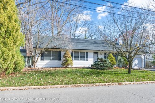 325 Birch Bark Dr, Bricktown, NJ 08723-5985