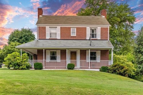 1201 Ridge Rd, Ambridge, PA 15003-1556