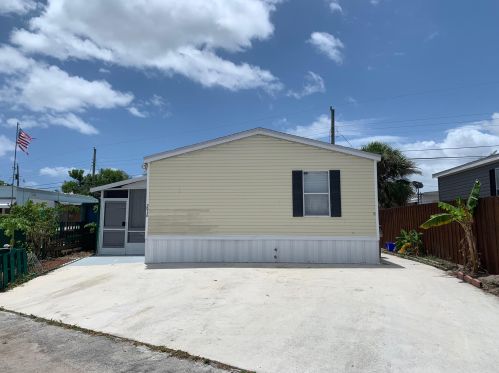 2916 Plumosa Ln, West Palm Beach, FL 33403-1329