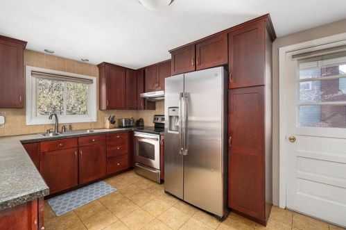 32 Rolling Acres Dr, Cumberland RI  02864-2614 exterior