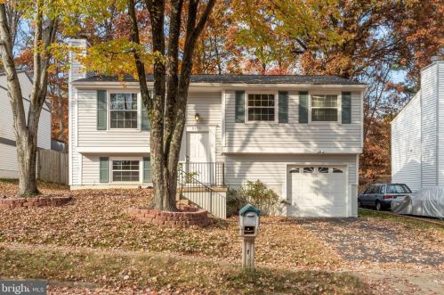 8294 Morning Dew Ct, Springfield VA  22153-3812 exterior