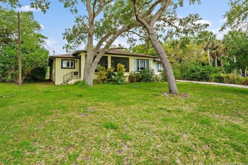 9007 Indian River Dr, Fort Pierce, FL 34982-7855