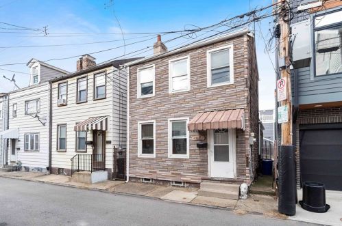 1815 Fox Way, Pittsburgh PA  15203-1731 exterior