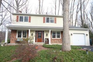 6607 Reynard Dr, Springfield, VA 22152-2757