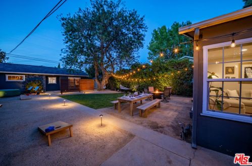 15027 Hartland St, Van Nuys CA  91405-3714 exterior